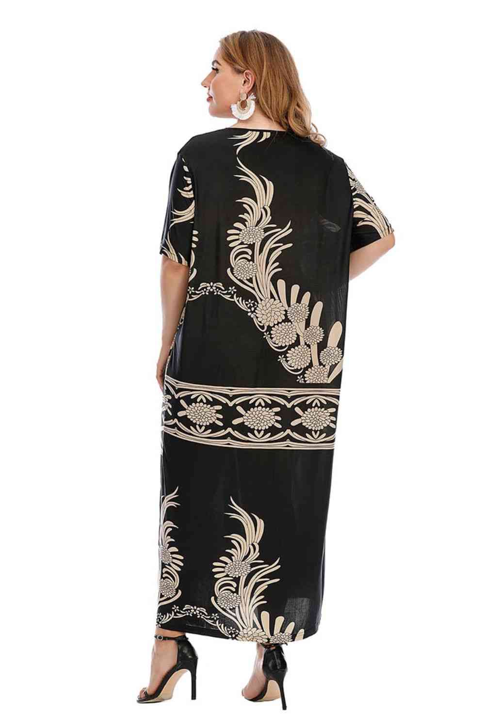 Plus Size Floral Round Neck Half Sleeve Maxi Dress