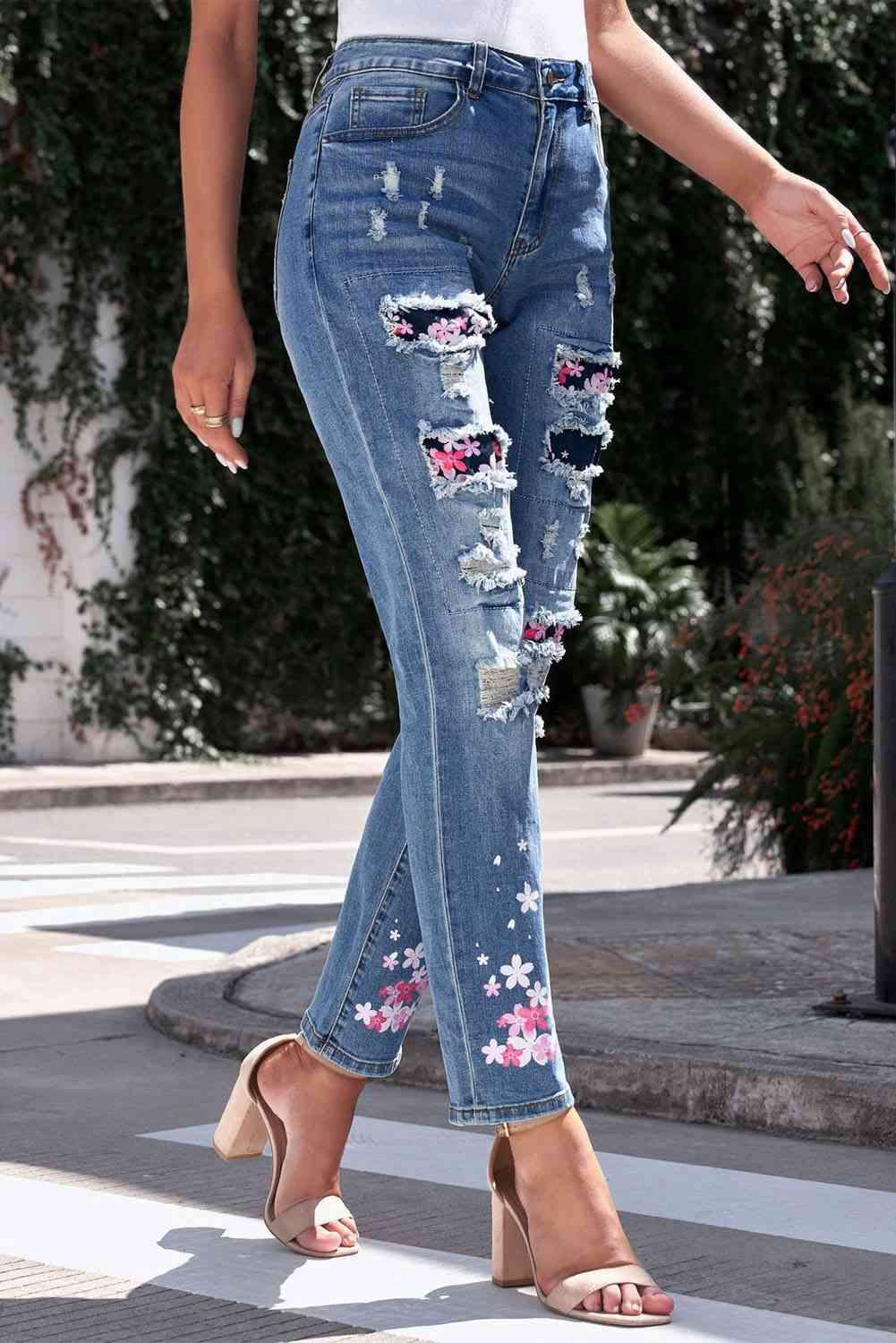 Baeful Printed Patch Distressed Boyfriend Jeans